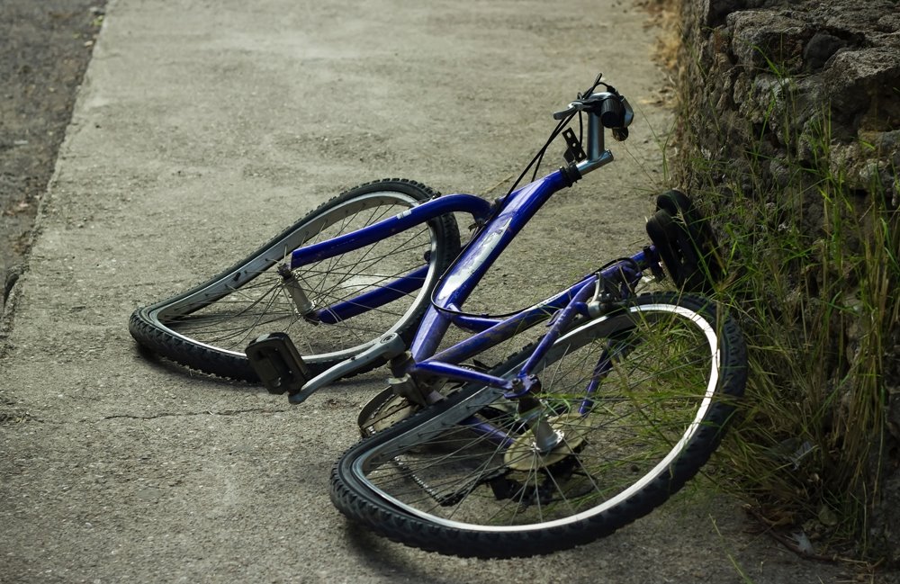Car and Bicycle Involved in Injury Crash on Pine St